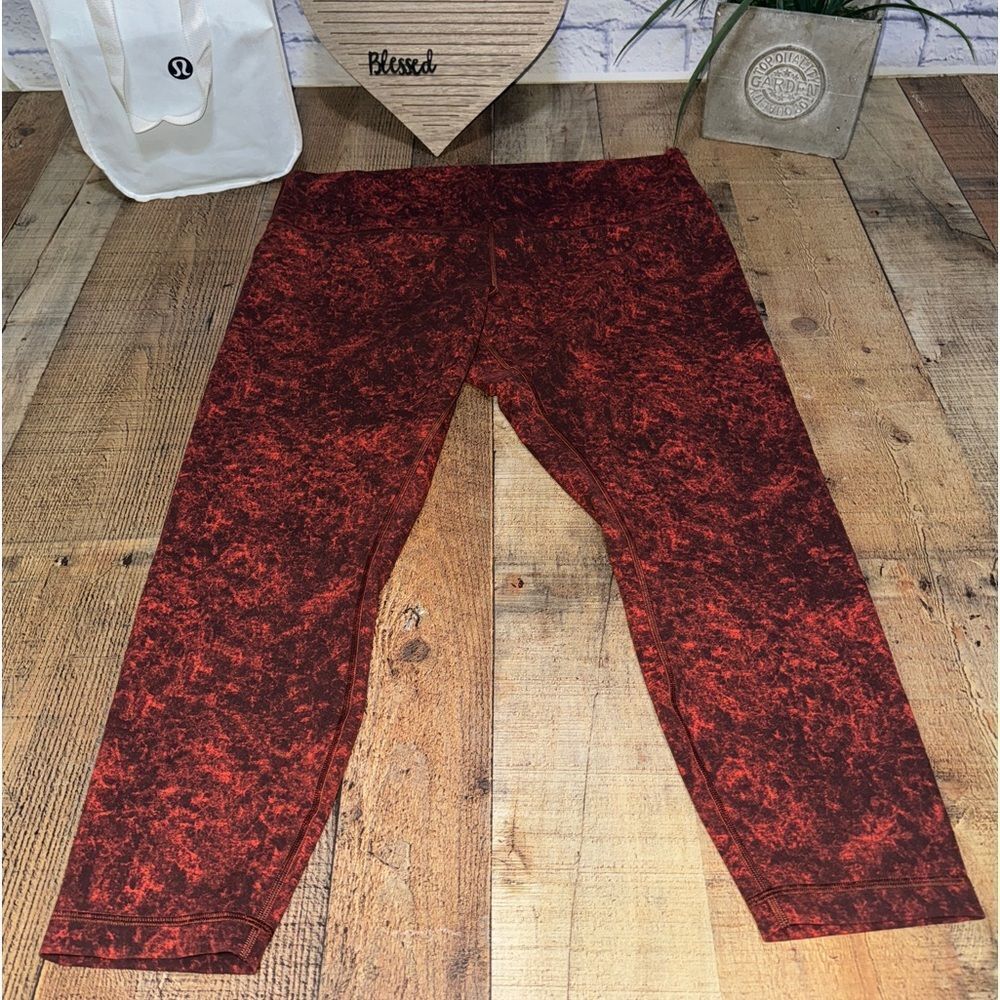 Lululemon Wunder Train High-Rise Tight 25"
Denim Wash Print Autumn Red Black 20